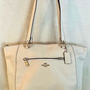 Authentic NWOT Coach Pebbled Leather Tote In A Beautiful Light Cream Color